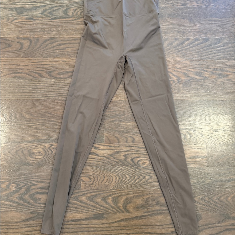 Chic Women's Taupe Leggings